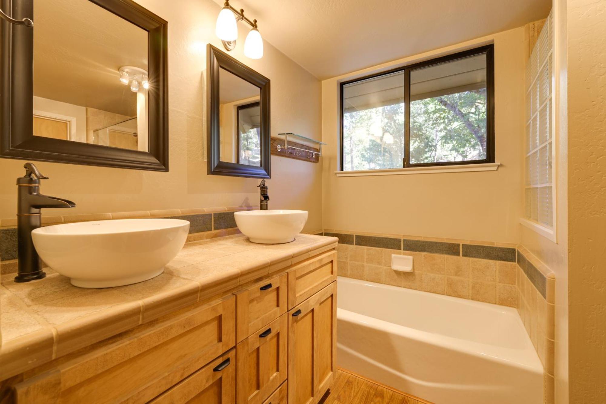 Spacious Groveland Cabin With Wraparound Deck! エクステリア 写真